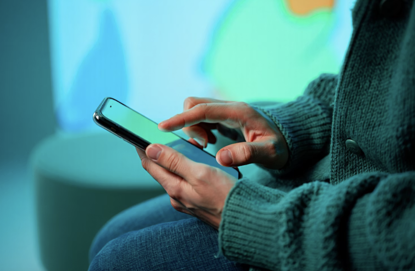 Producing mobile social content